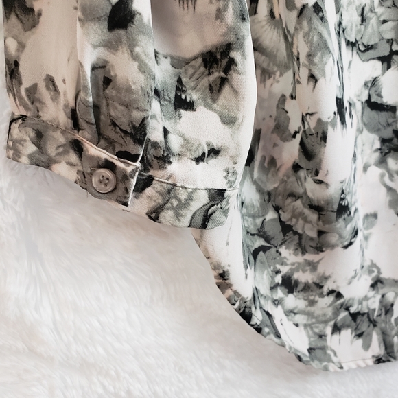 Blouse - Picture 2 of 3